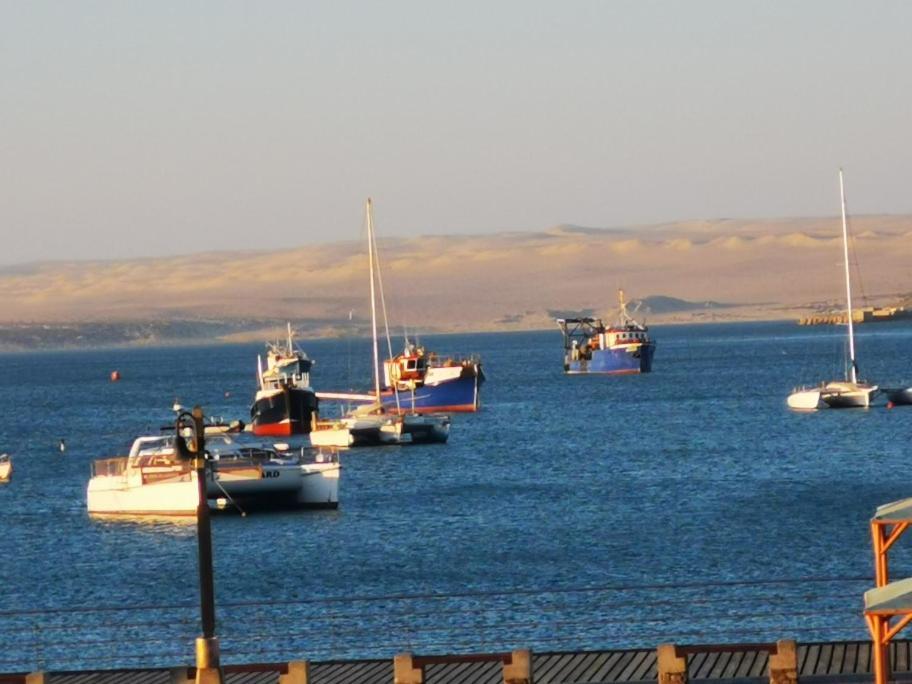 Zur Waterkant Guesthouse Lüderitz Eksteriør bilde